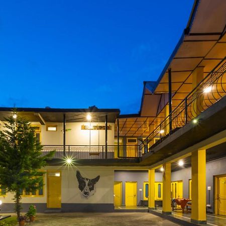 The Hosteller Bir Buitenkant foto