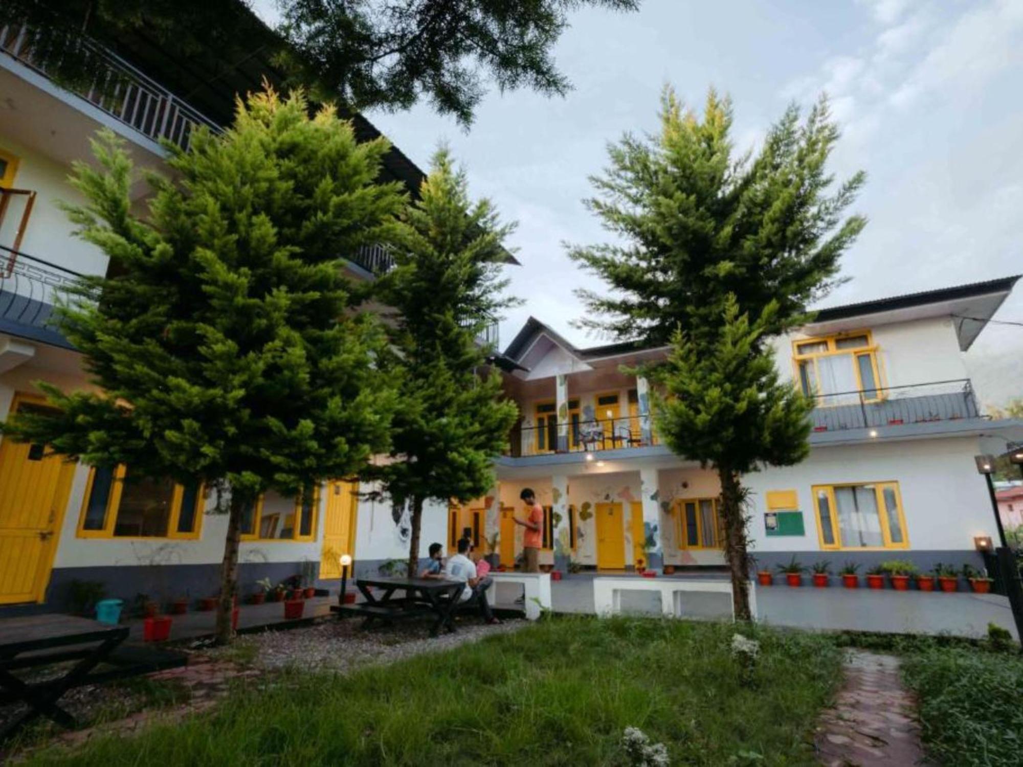 The Hosteller Bir Buitenkant foto