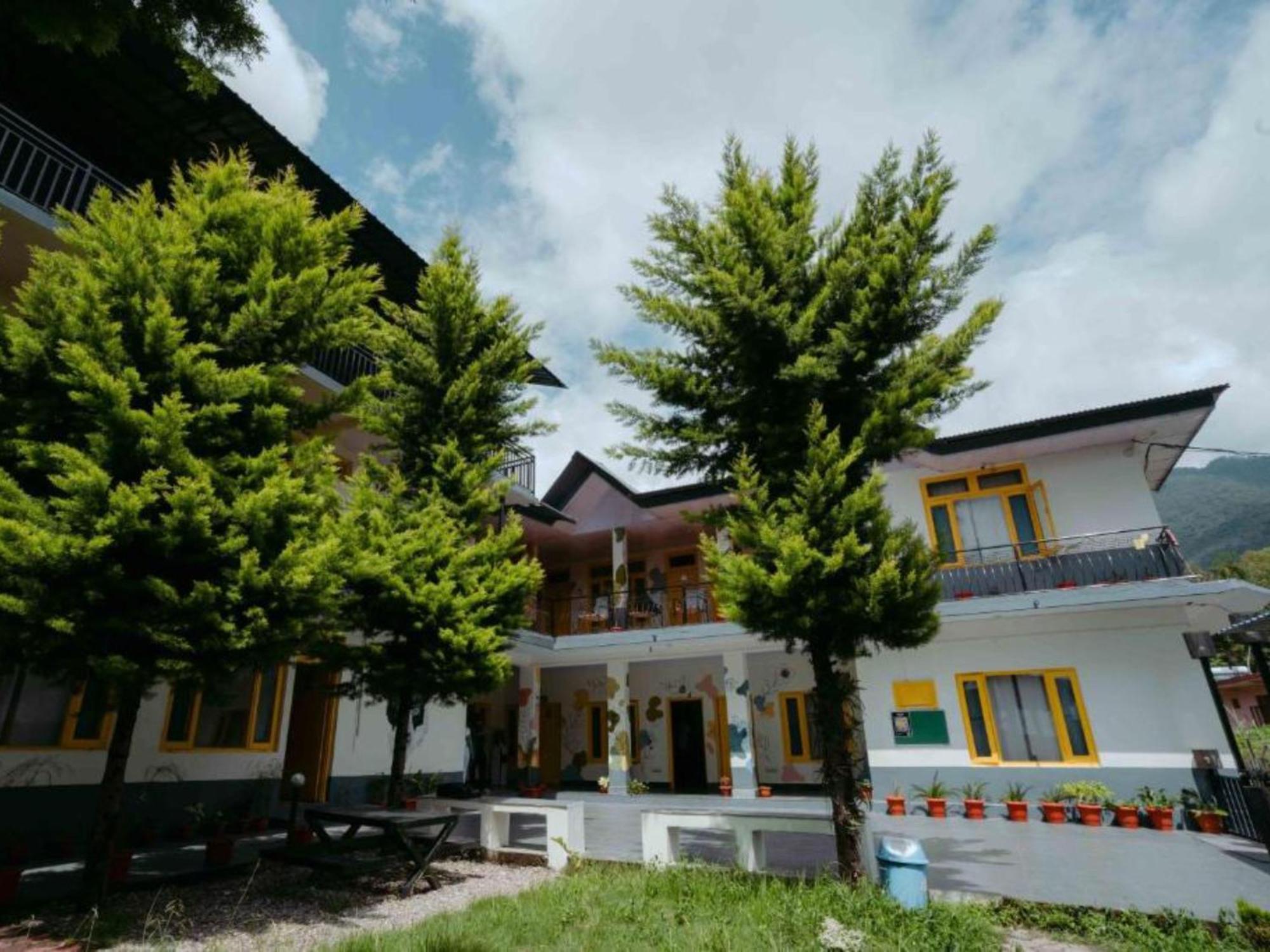 The Hosteller Bir Buitenkant foto
