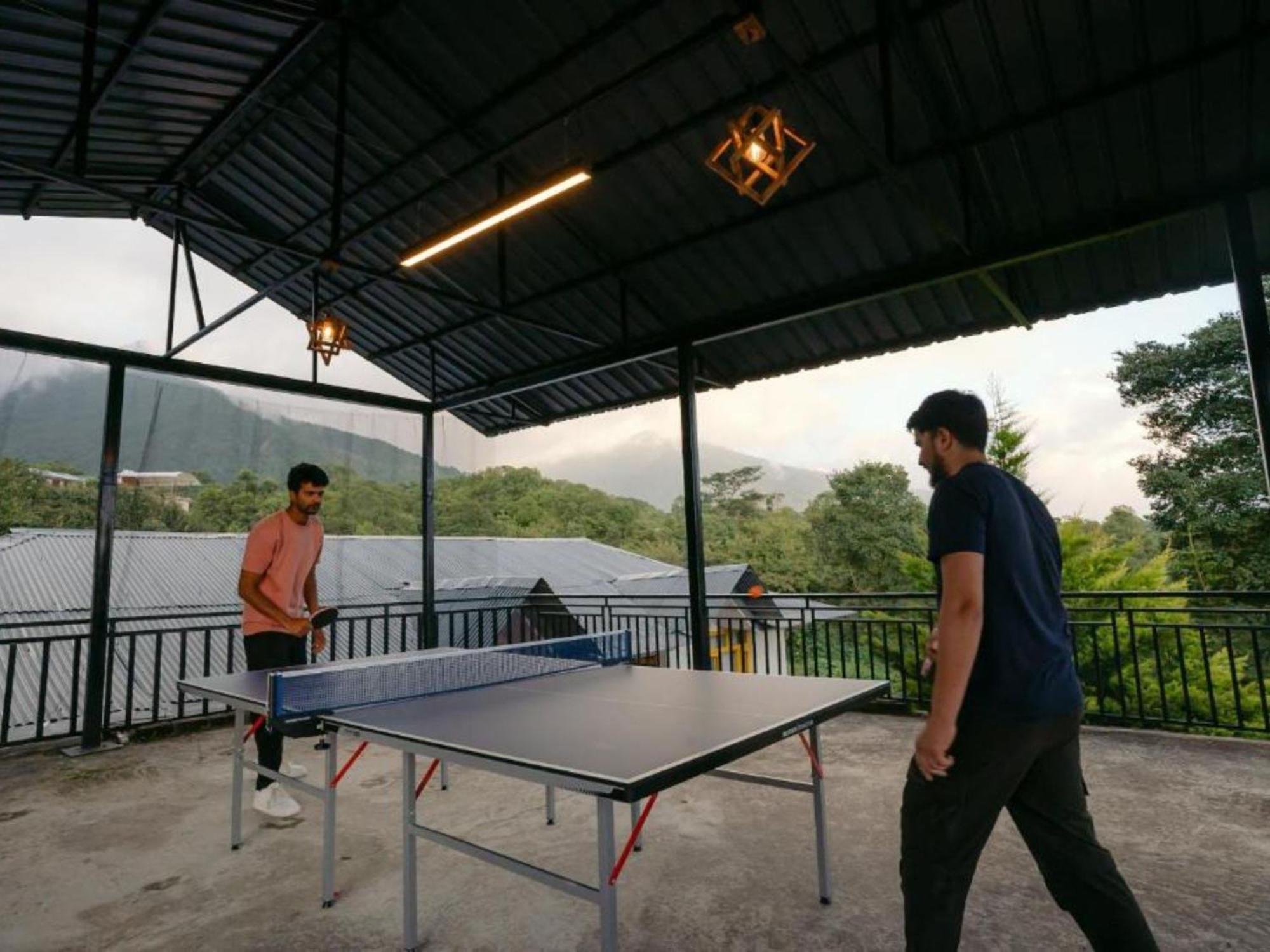 The Hosteller Bir Buitenkant foto